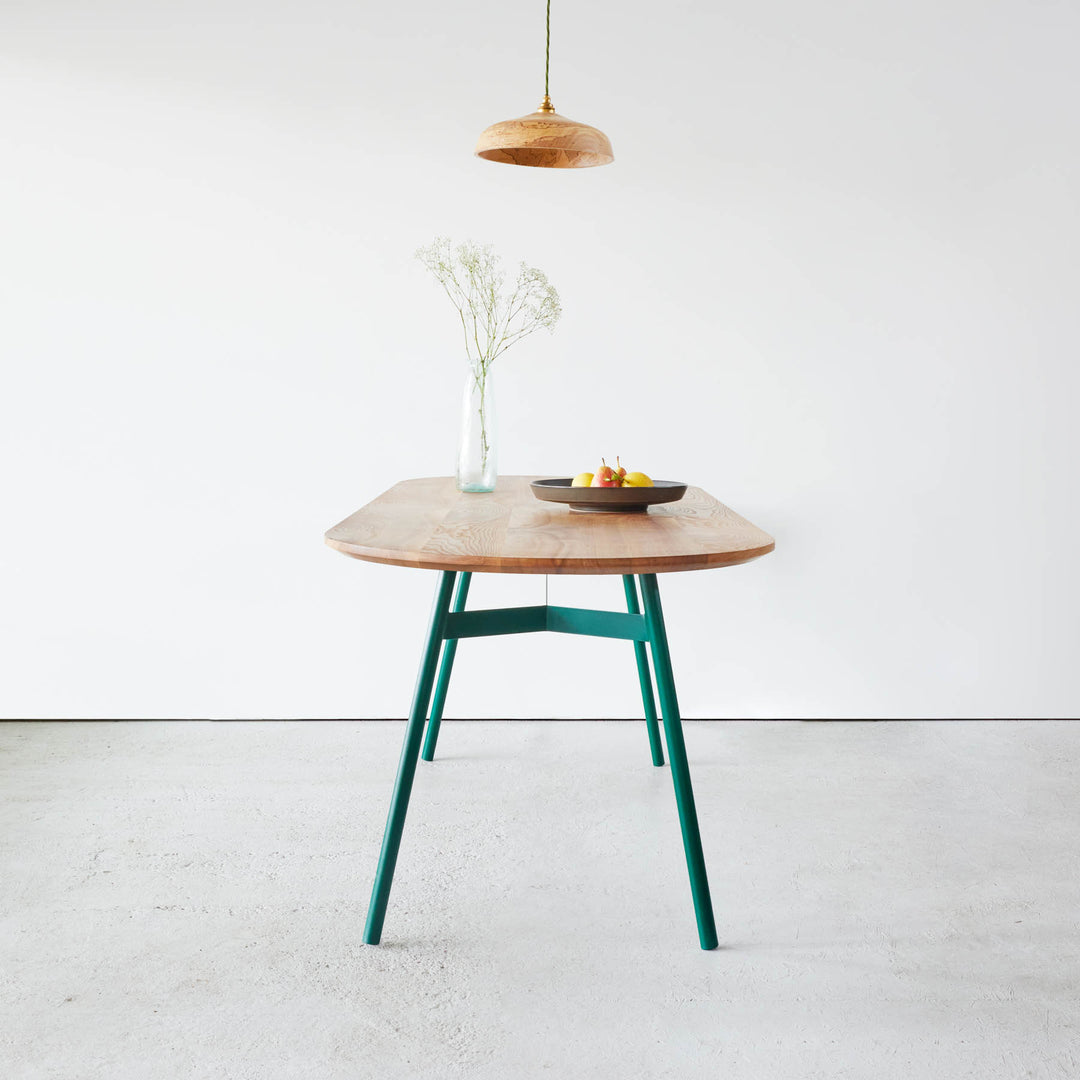 Muse Table - Goldfinger - Sustainable furniture - Powder-coated steel legs