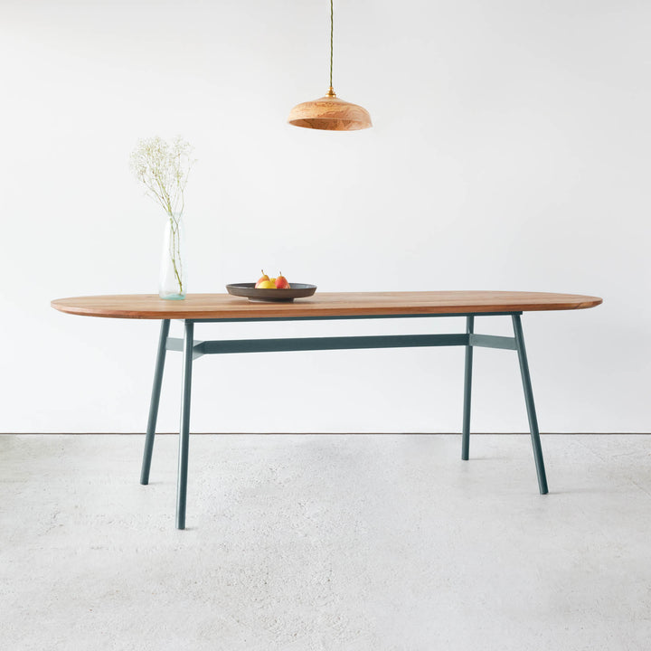 Muse Table - Goldfinger - Sustainable furniture - Powder-coated steel legs