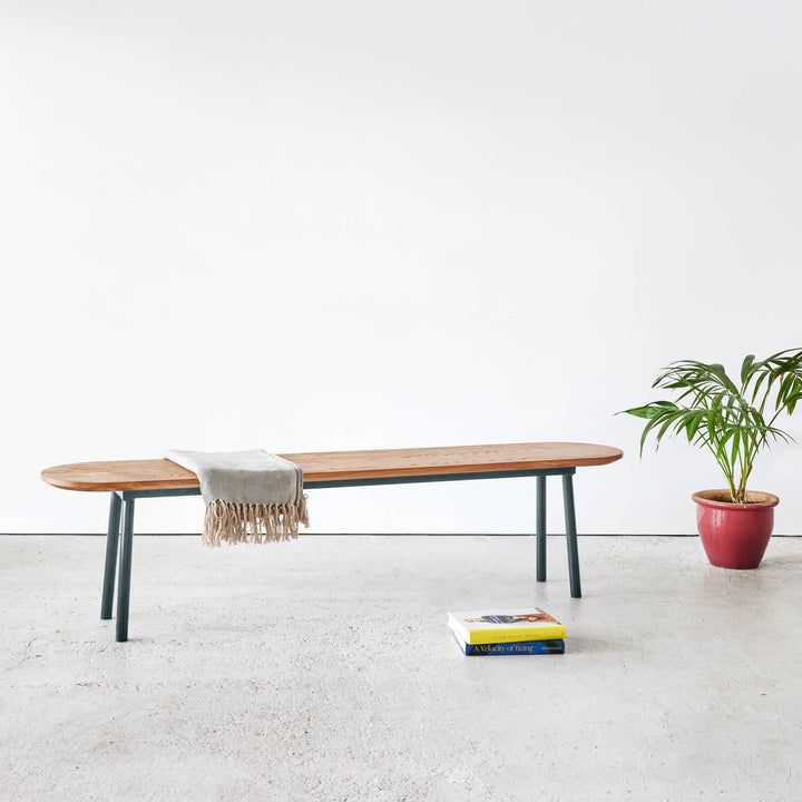 Muse Bench - Goldfinger - Sustainable furniture - Powder-coated steel legs