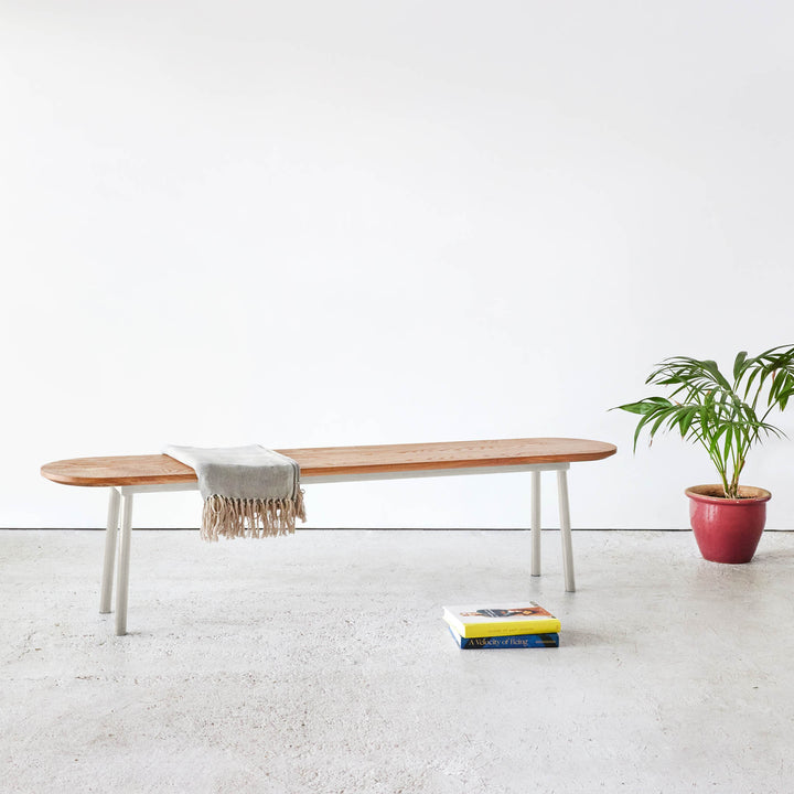 Muse Bench - Goldfinger - Sustainable furniture - Powder-coated steel legs