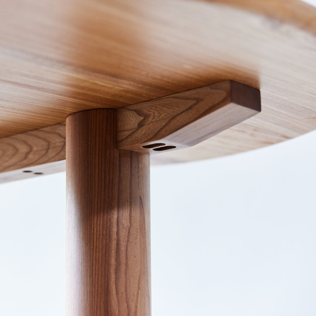 Detail view of the Goldfinger Broadleaf desk, sustainable elm furniture