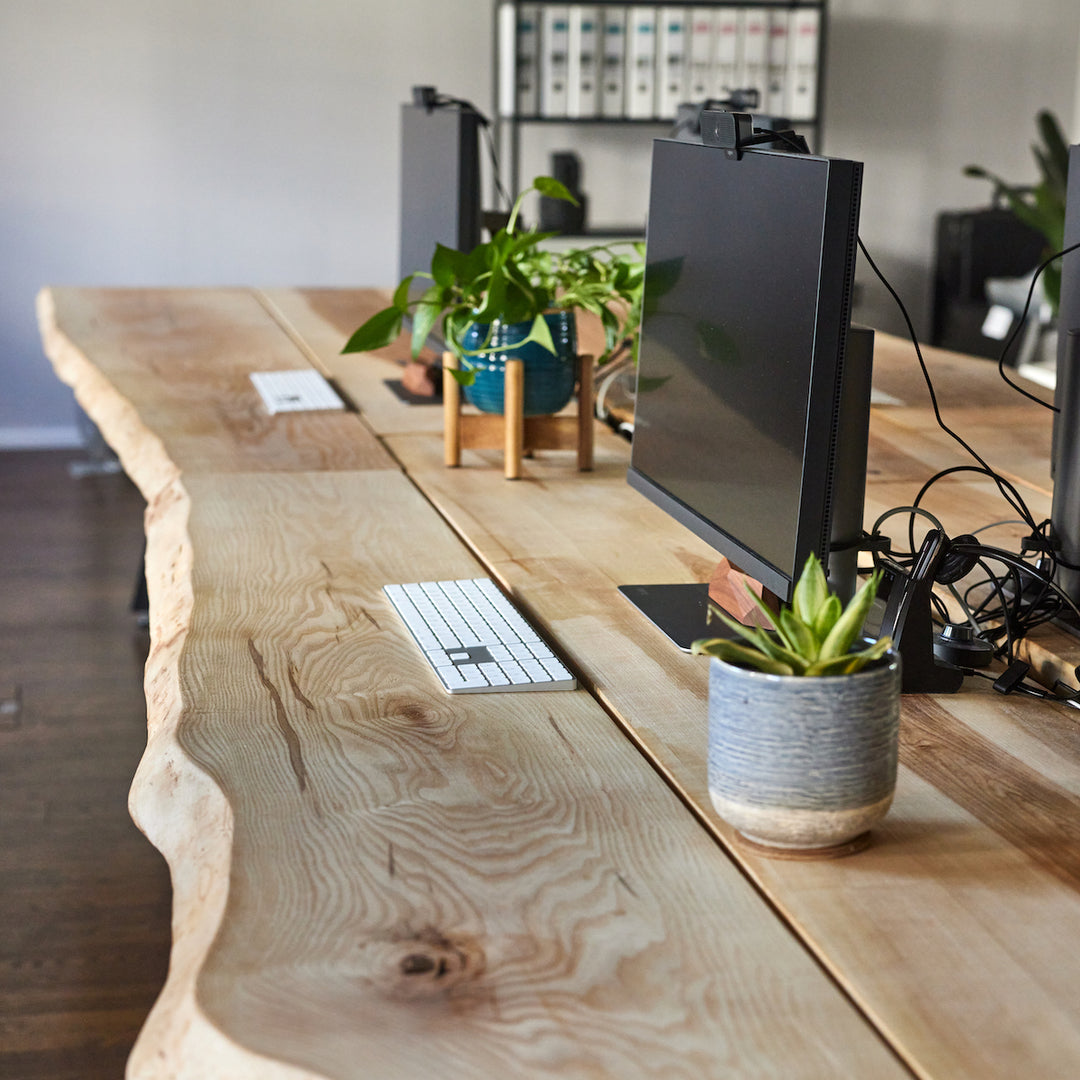 Edge co-working desk