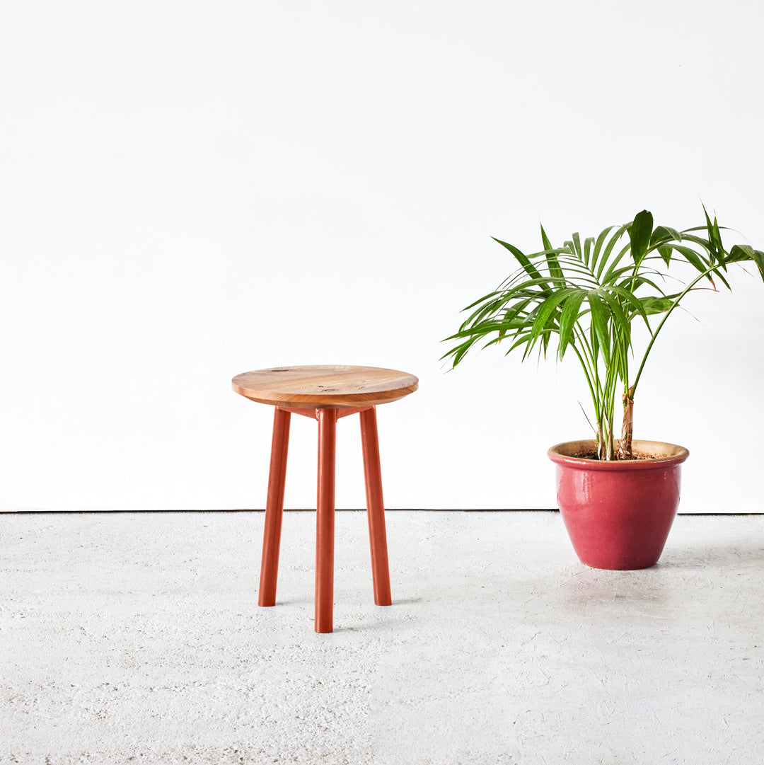 Muse stool - Goldfinger - Sustainable furniture - Powder-coated steel legs