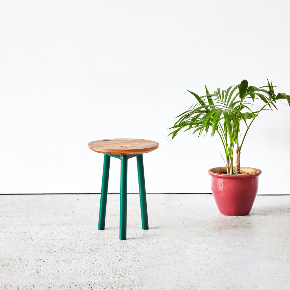 Muse stool - Goldfinger - Sustainable furniture - Powder-coated steel legs