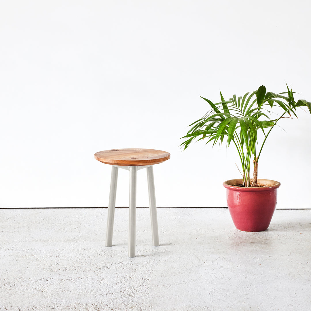 Muse stool - Goldfinger - Sustainable furniture - Powder-coated steel legs